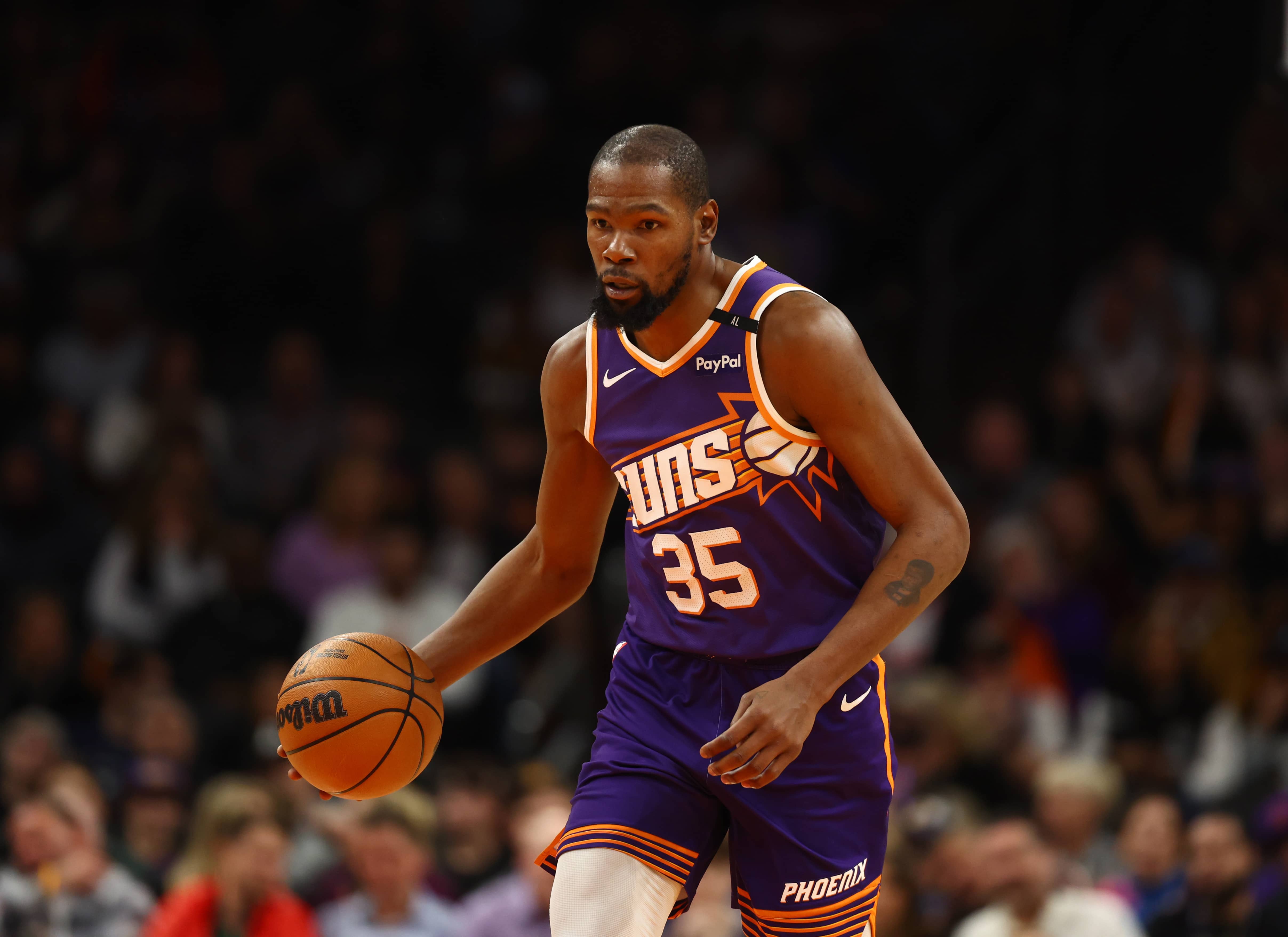 Phoenix, Arizona, USA; Phoenix Suns forward Kevin Durant (35) against the Dallas Mavericks at Footprint Center. Mandatory Credit: Mark J. Rebilas-Imagn Images