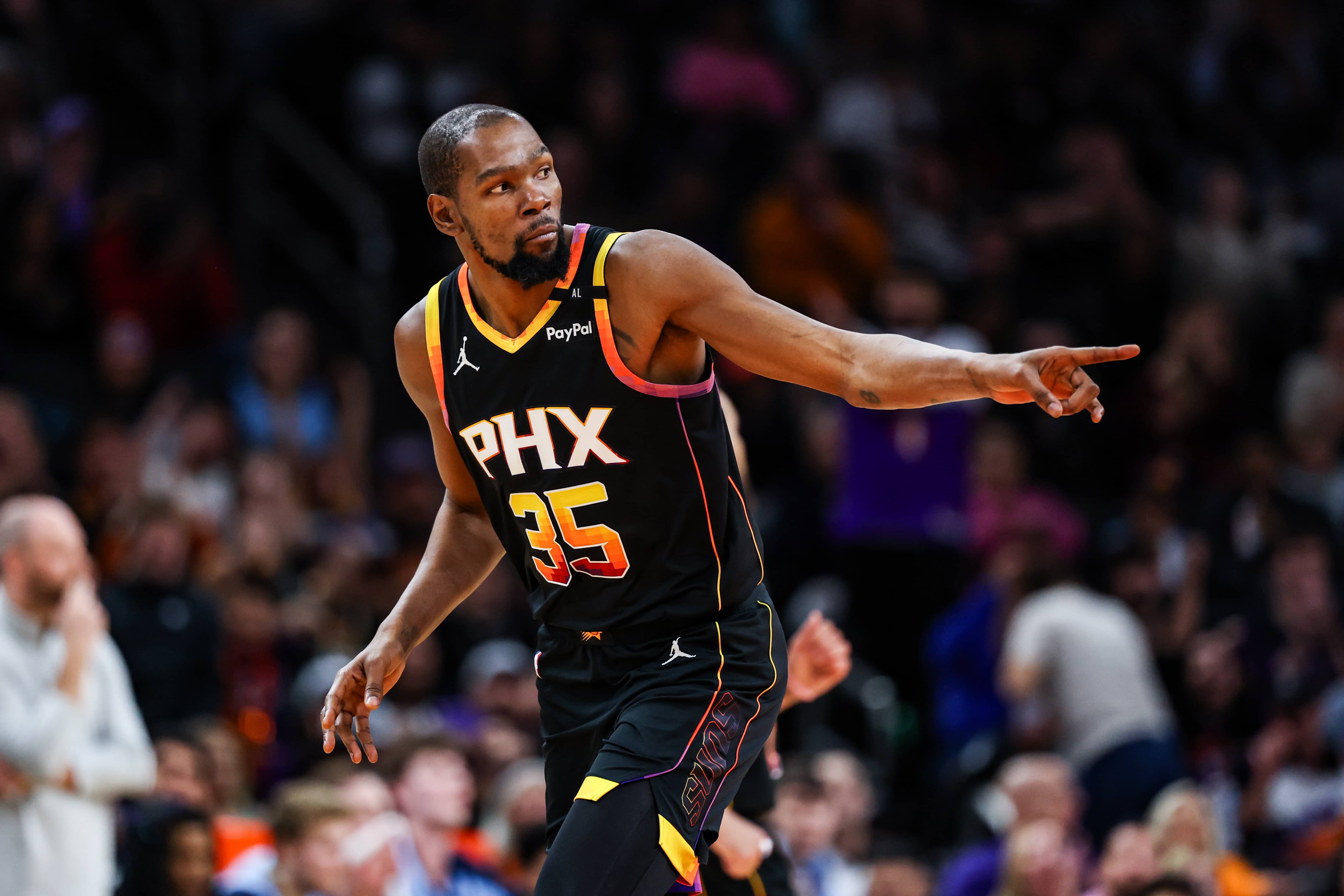 Phoenix, Arizona, USA; Phoenix Suns forward Kevin Durant (35) points to his teammate after he makes a three pointer during the second quarter of the game against the Memphis Grizzlies at Footprint Center. Mandatory Credit: Aryanna Frank-Imagn Images
