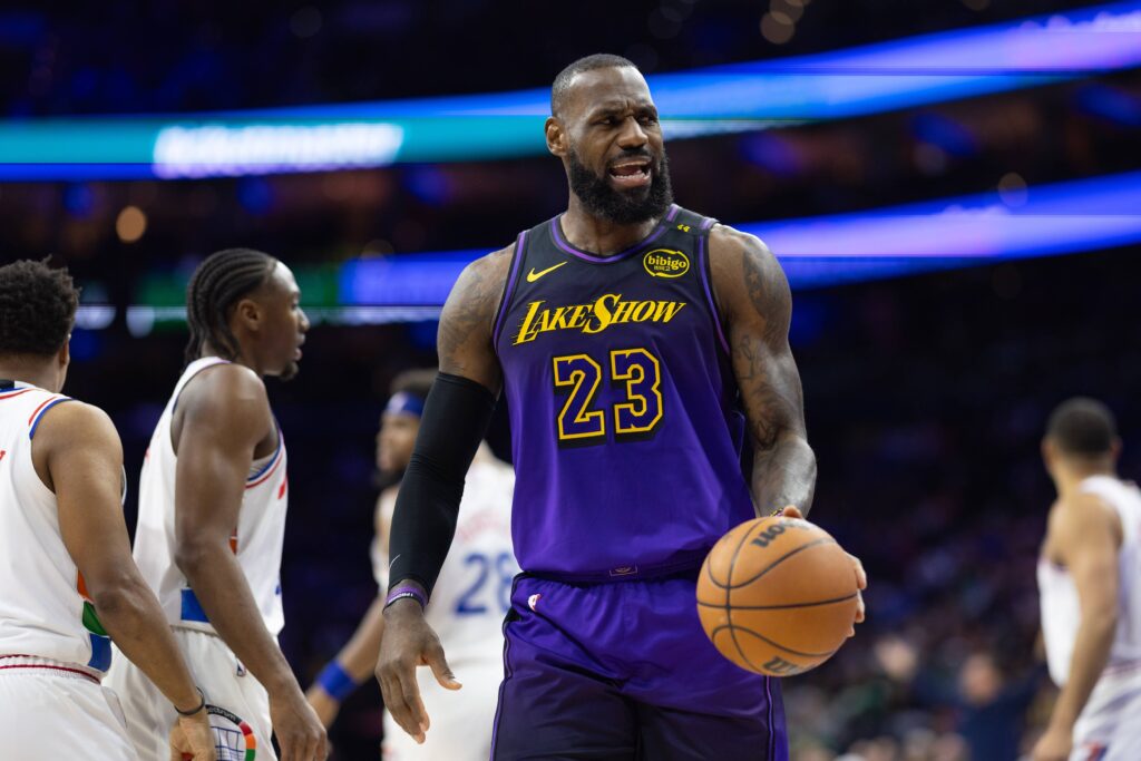 Lakers Fans Are Fuming After One-Sided Loss To 76ers - Fadeaway World