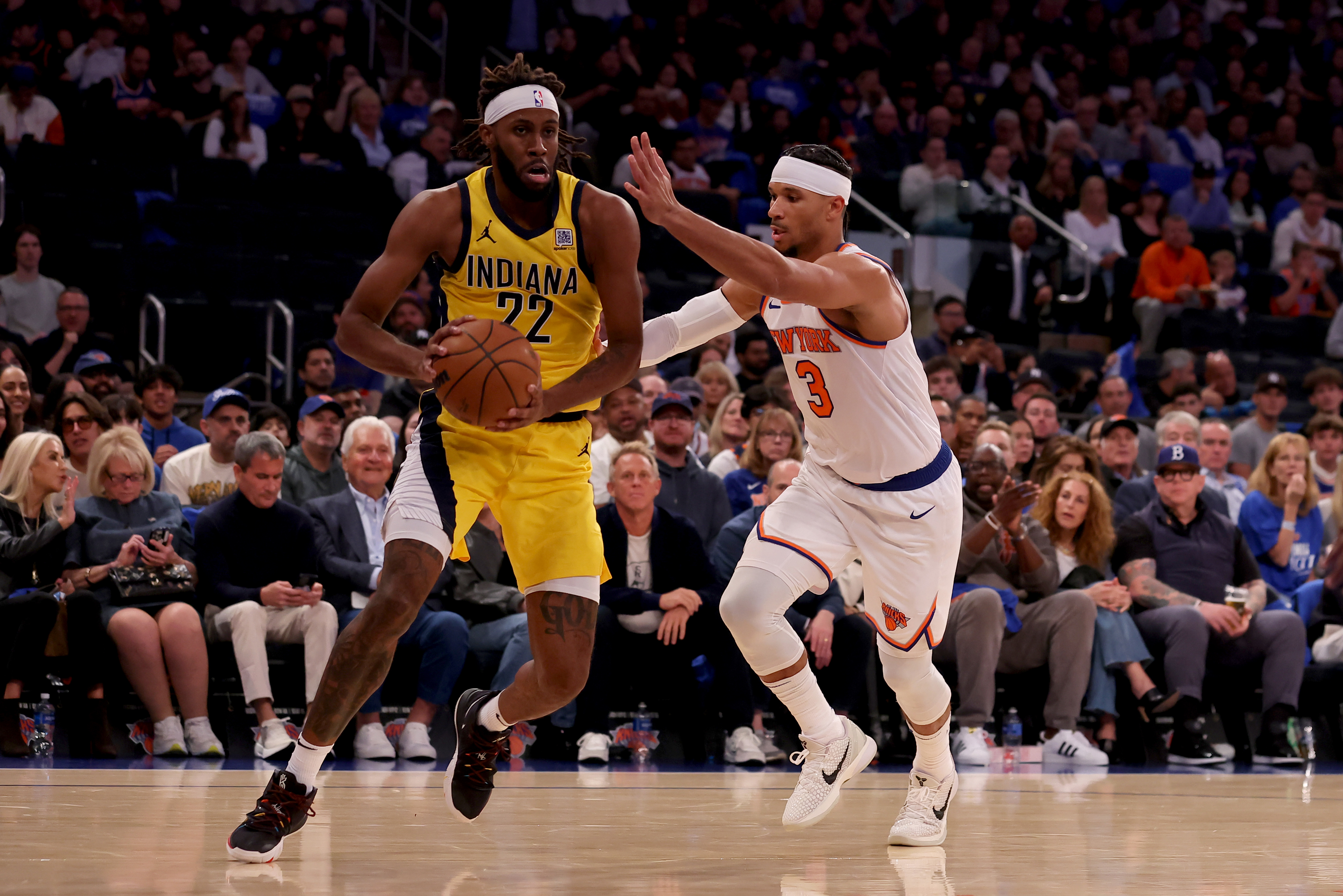 Oct 25, 2024; New York, New York, USA; Indiana Pacers forward Isaiah Jackson (22) controls the ball against New York Knicks guard Josh Hart (3) during the second quarter at Madison Square Garden. Mandatory Credit: Brad Penner-Imagn Images