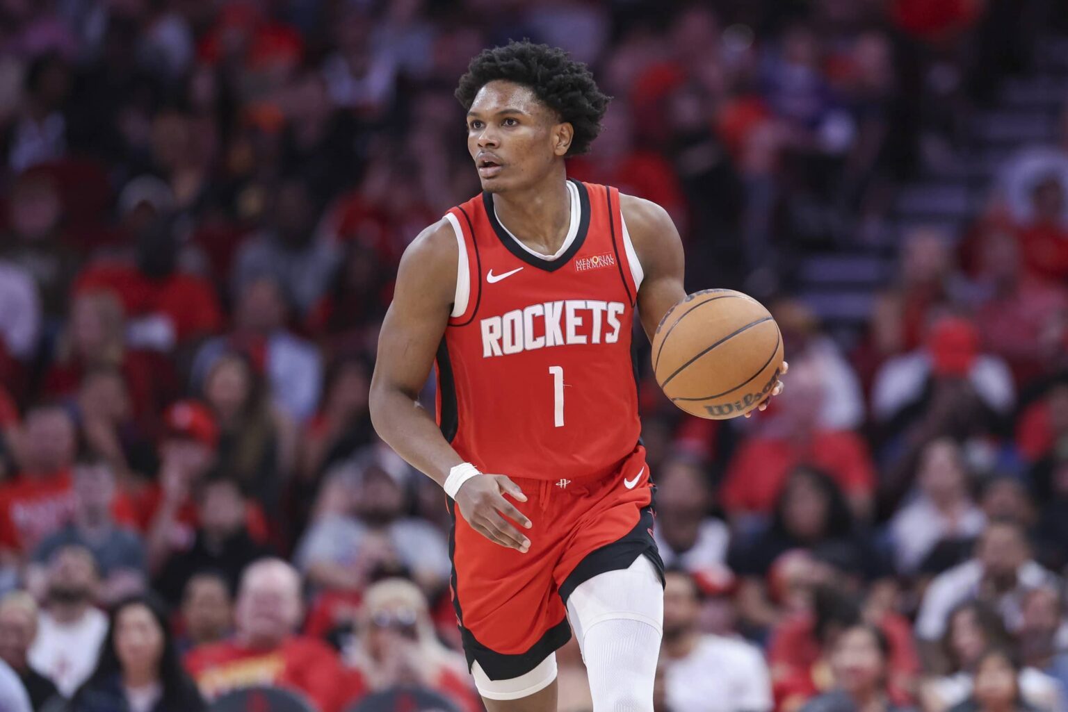 Amen Thompson dribbles during a game between the Houston Rockets and Toronto Raptors. Mandatory Credit: Imagn Images