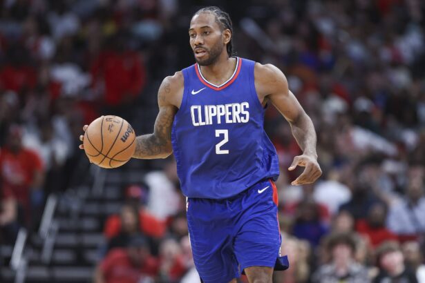 Clippers forward Kawhi Leonard in action during the game against the Rockets at Toyota Center