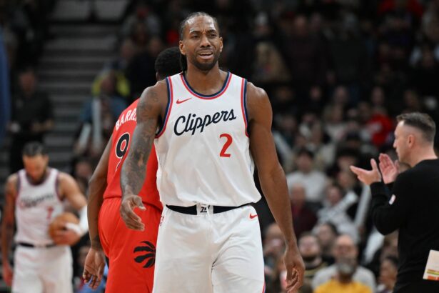 Toronto, Ontario, CAN; Los Angeles Clippers forward Kawhi Leonard (2) walks off the floor after time out was called in the second half against the Toronto Raptors at Scotiabank Arena. Mandatory Credit: Dan Hamilton-Imagn Images