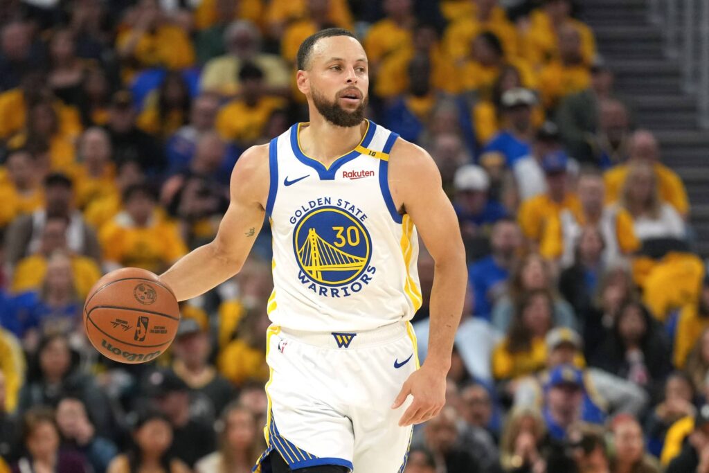 Stephen Curry in action during a game between the Golden State Warriors and Houston Rockets. Manadatory Credit: Imagn-Images