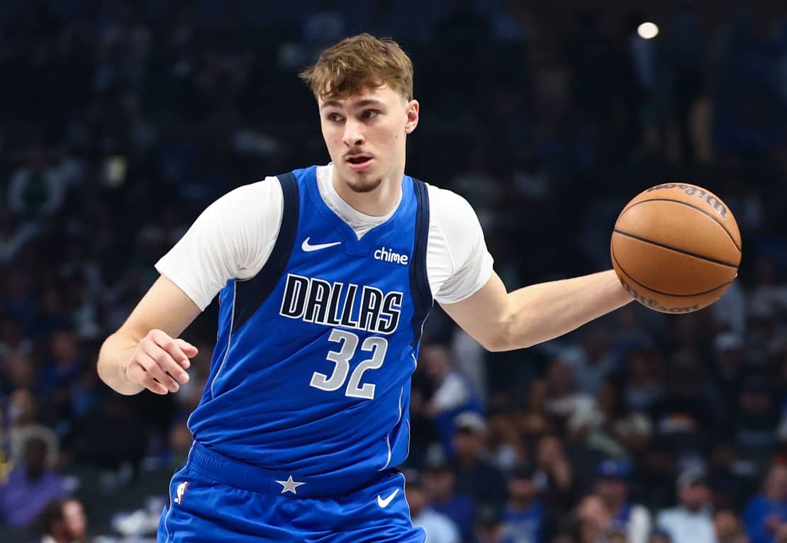 Dallas Mavericks forward Cooper Flagg (32) dribbles during the first quarter against the Washington Wizards at American Airlines Center.