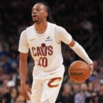 Cavaliers guard Darius Garland dribbles against the Suns during the first half at Footprint Center