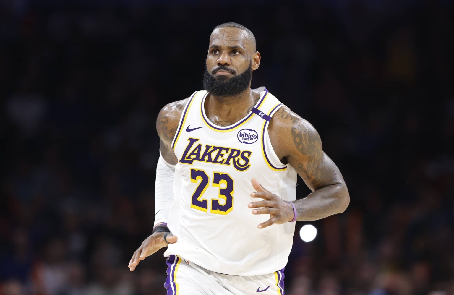 Lakers forward LeBron James reacts after scoring against the Thunder during the second half at Paycom Center