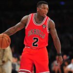 Bulls point guard Nate Robinson controls the ball against the Lakers during the first half at Staples Center