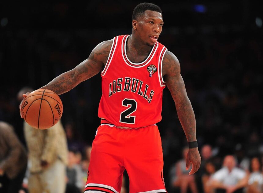 Bulls point guard Nate Robinson controls the ball against the Lakers during the first half at Staples Center