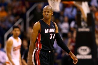 Heat guard Ray Allen against the Suns at the US Airways Center