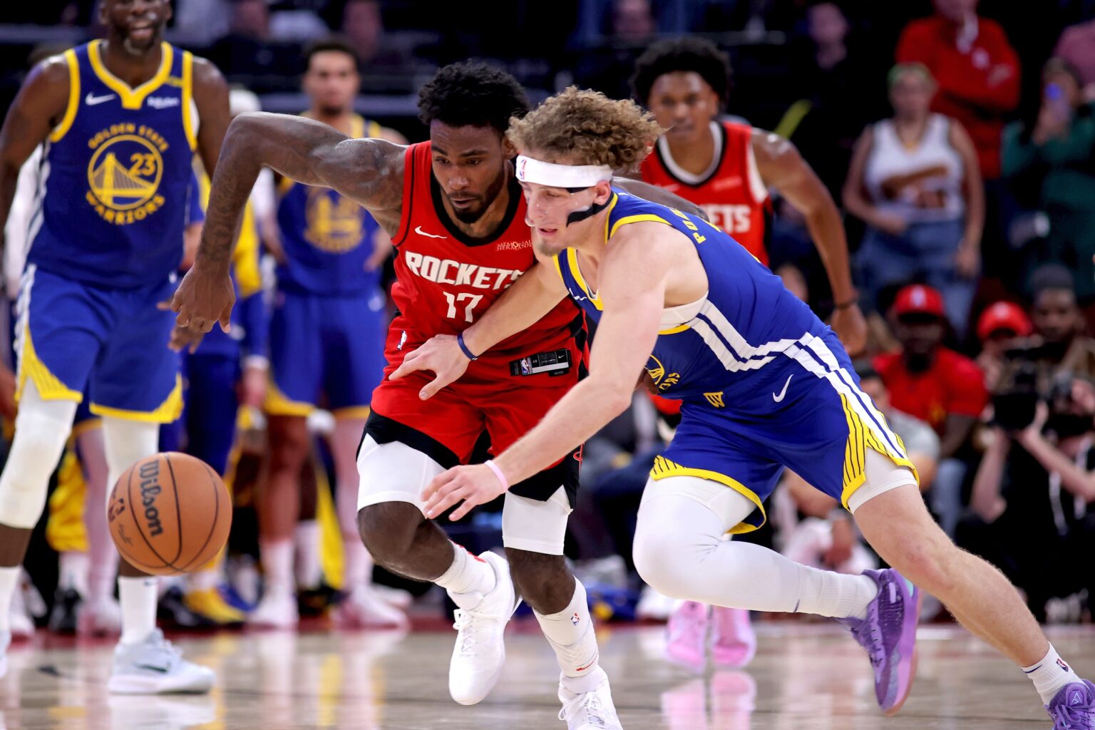 Nov 2, 2024; Houston, Texas, USA; Houston Rockets forward Tari Eason (17) and Golden State Warriors guard Brandin Podziemski (2) dive for the ball during the fourth quarter at Toyota Center. Mandatory Credit: Erik Williams-Imagn Images