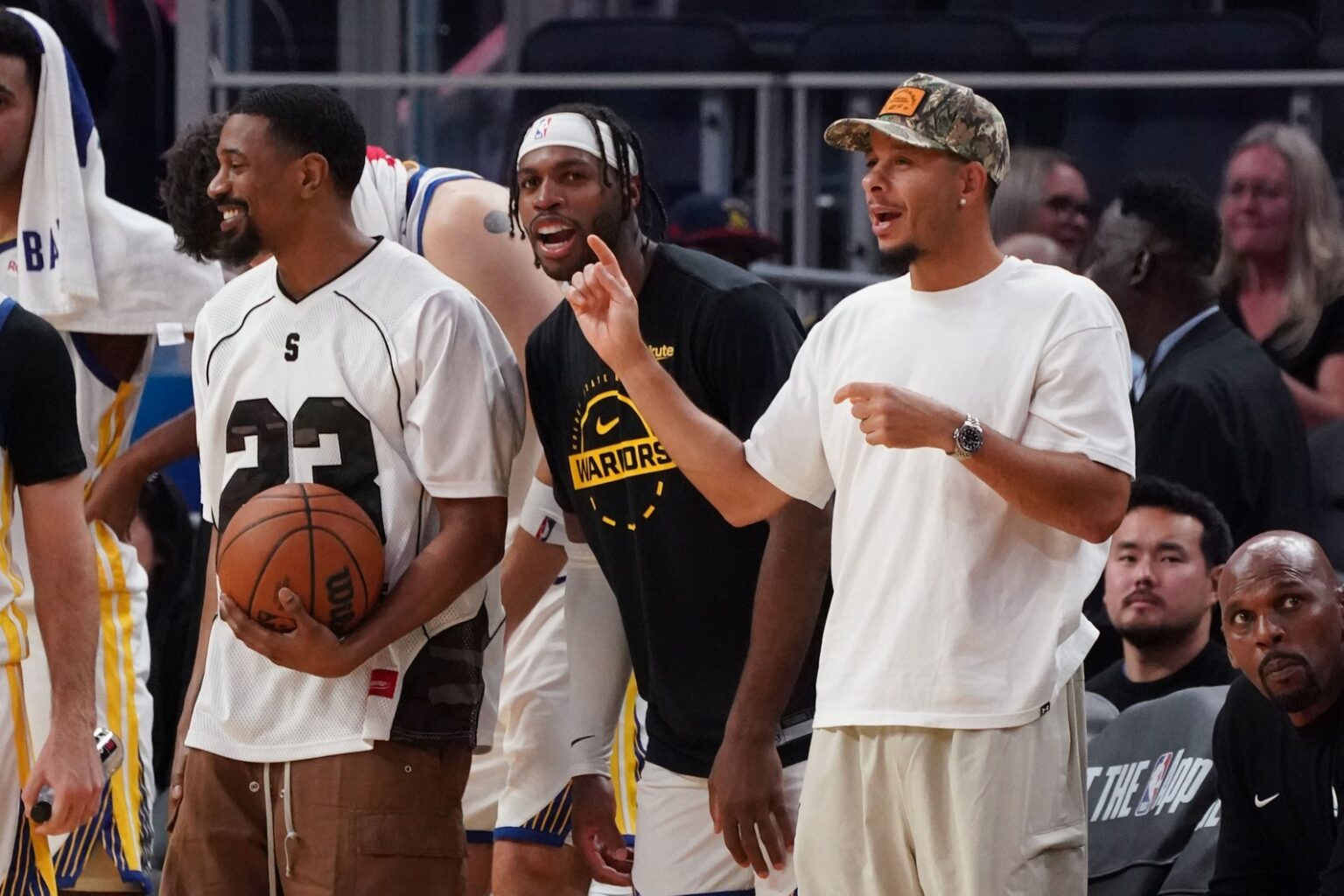 Oct 5, 2025; San Francisco, California, USA; Golden State Warriors guard De'Anthony Melton (8), guard Buddy Hield (7), and guard Seth Curry (31) cheer from the bench during a game against the Los Angeles Lakers in the fourth quarter at Chase Center. Mandatory Credit: David Gonzales-Imagn Images