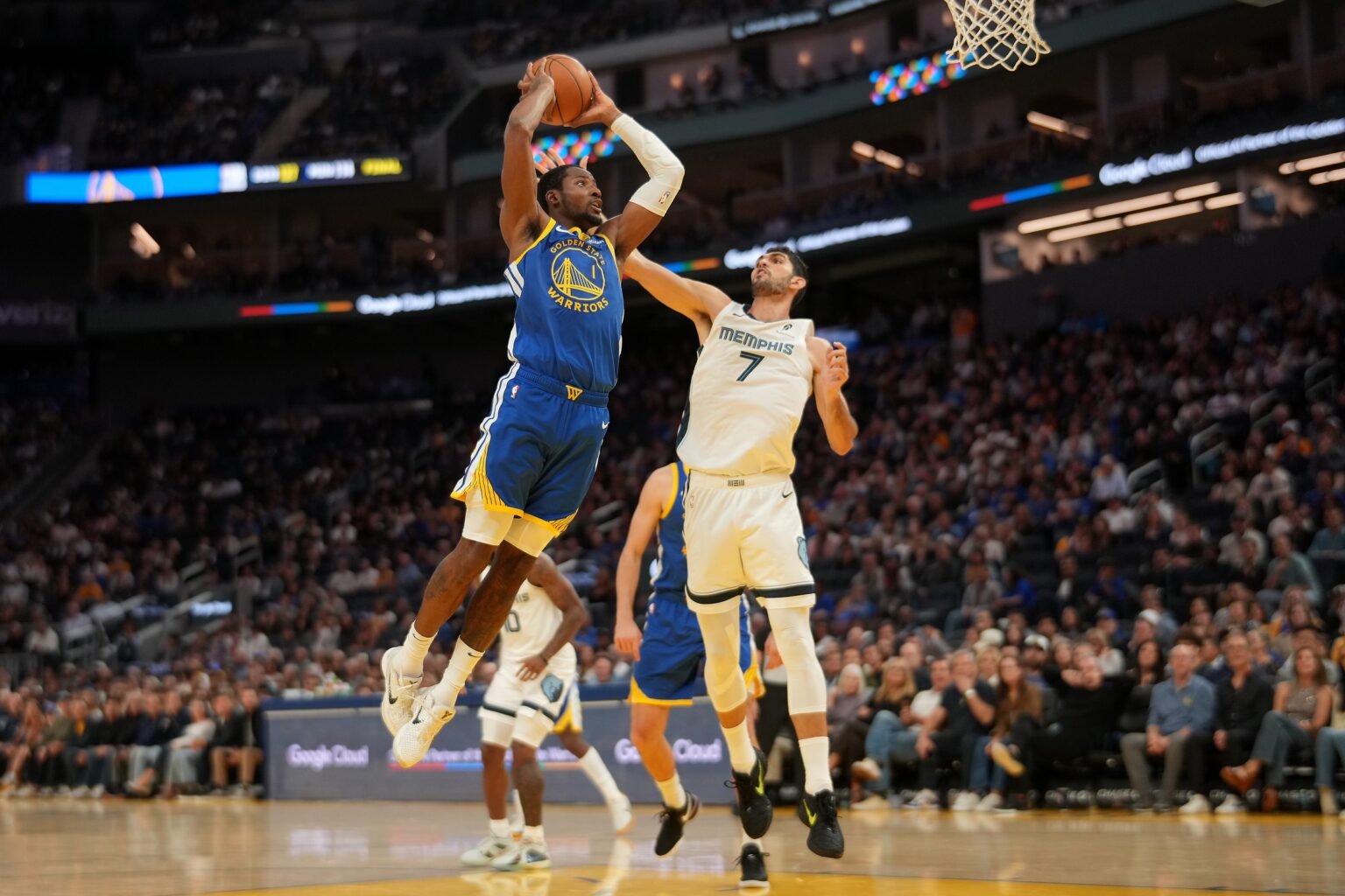 Oct 27, 2025; San Francisco, California, USA; Golden State Warriors forward Jonathan Kuminga (1) dunks the ball over Memphis Grizzlies forward Santi Aldama (7) in the fourth quarter at the Chase Center. Mandatory Credit: Cary Edmondson-Imagn Images