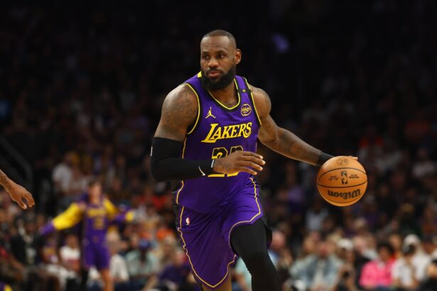 Phoenix, Arizona, USA; Los Angeles Lakers forward LeBron James (23) against the Phoenix Suns at Footprint Center. Mandatory Credit: Mark J. Rebilas-Imagn Images