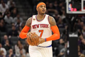 New York Knicks forward Carmelo Anthony (7) looks to pass against the Sacramento Kings during the second quarter at Golden 1 Center.