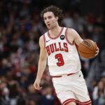 Chicago Bulls guard Josh Giddey (3) brings the ball up court against the Washington Wizards during the first half at United Center.