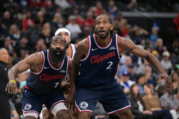 Los Angeles Clippers guard James Harden (1) and forward Kawhi Leonard (2) Phoenix Suns forward Dillon Brooks (3) in the second half against the Phoenix Suns at Intuit Dome.