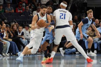 Nov 7, 2025; Memphis, Tennessee, USA; Dallas Mavericks guard Klay Thompson (31) dribbles the ball near a screen set by forward Daniel Gafford (21) against Memphis Grizzlies guard Ja Morant (12) during the second quarter at FedExForum. Mandatory Credit: Petre Thomas-Imagn Images