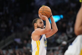 Nov 12, 2025; San Antonio, Texas, USA; Golden State Warriors guard Stephen Curry (30) shoots in the second half against the San Antonio Spurs at Frost Bank Center. Mandatory Credit: Daniel Dunn-Imagn Images