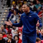 New Orleans Pelicans Head Coach Willie Green reacts to a play against the Los Angeles Lakers. during the second half at Smoothie King Center.