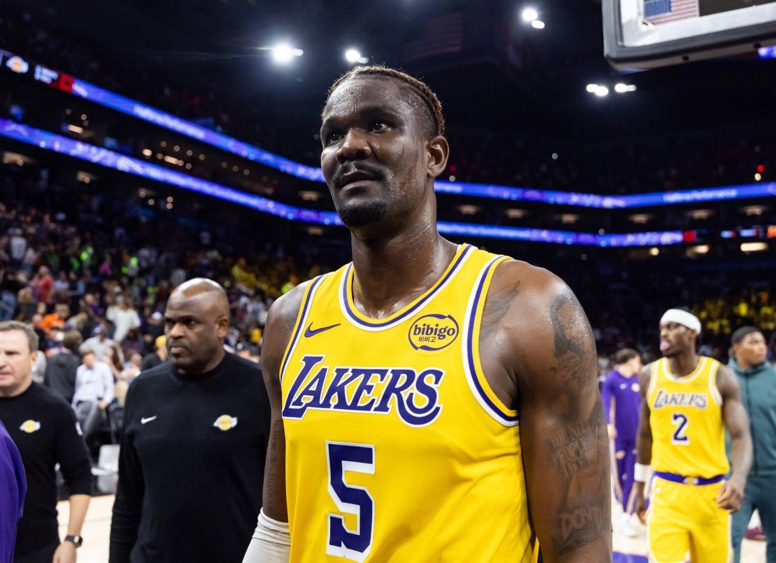 Los Angeles Lakers center Deandre Ayton (5) against the Phoenix Suns at Mortgage Matchup Center.