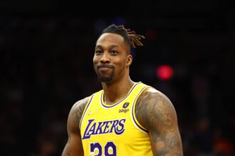 Los Angeles Lakers center Dwight Howard (39) against the Phoenix Suns at Footprint Center.