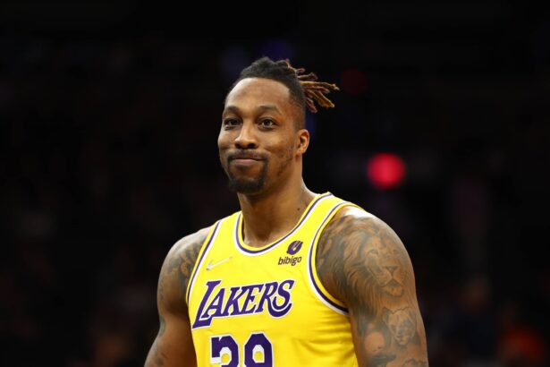 Los Angeles Lakers center Dwight Howard (39) against the Phoenix Suns at Footprint Center.