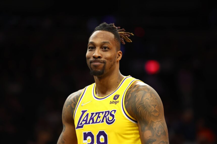 Los Angeles Lakers center Dwight Howard (39) against the Phoenix Suns at Footprint Center.