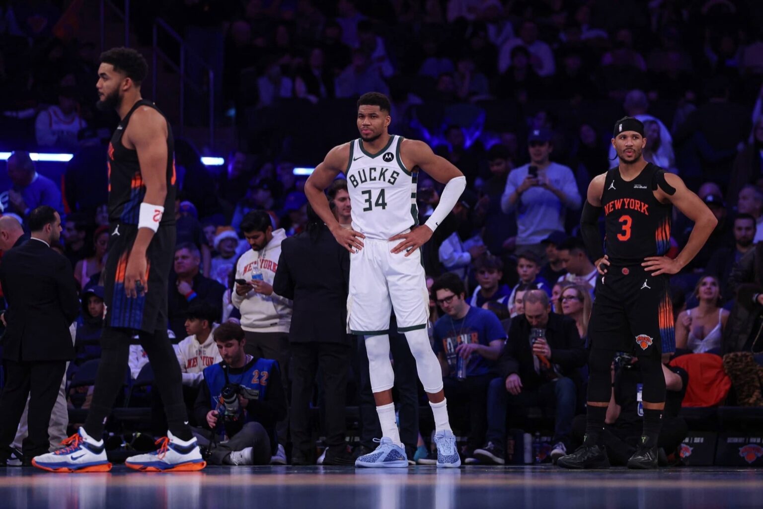 Nov 28, 2025; New York, New York, USA; Milwaukee Bucks forward Giannis Antetokounmpo (34) looks up court during the second half against the New York Knicks at Madison Square Garden. Mandatory Credit: Vincent Carchietta-Imagn Images