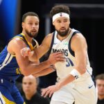 Golden State Warriors guard Stephen Curry (left) defends against Dallas Mavericks guard Klay Thompson (31) during the fourth quarter at Chase Center.