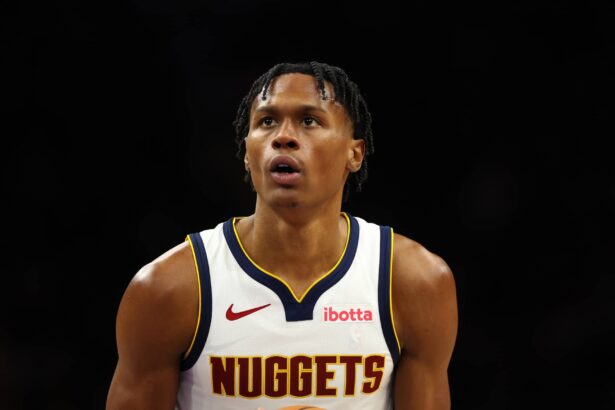 Denver Nuggets guard Peyton Watson (8) against the Phoenix Suns at the Mortgage Matchup Center.