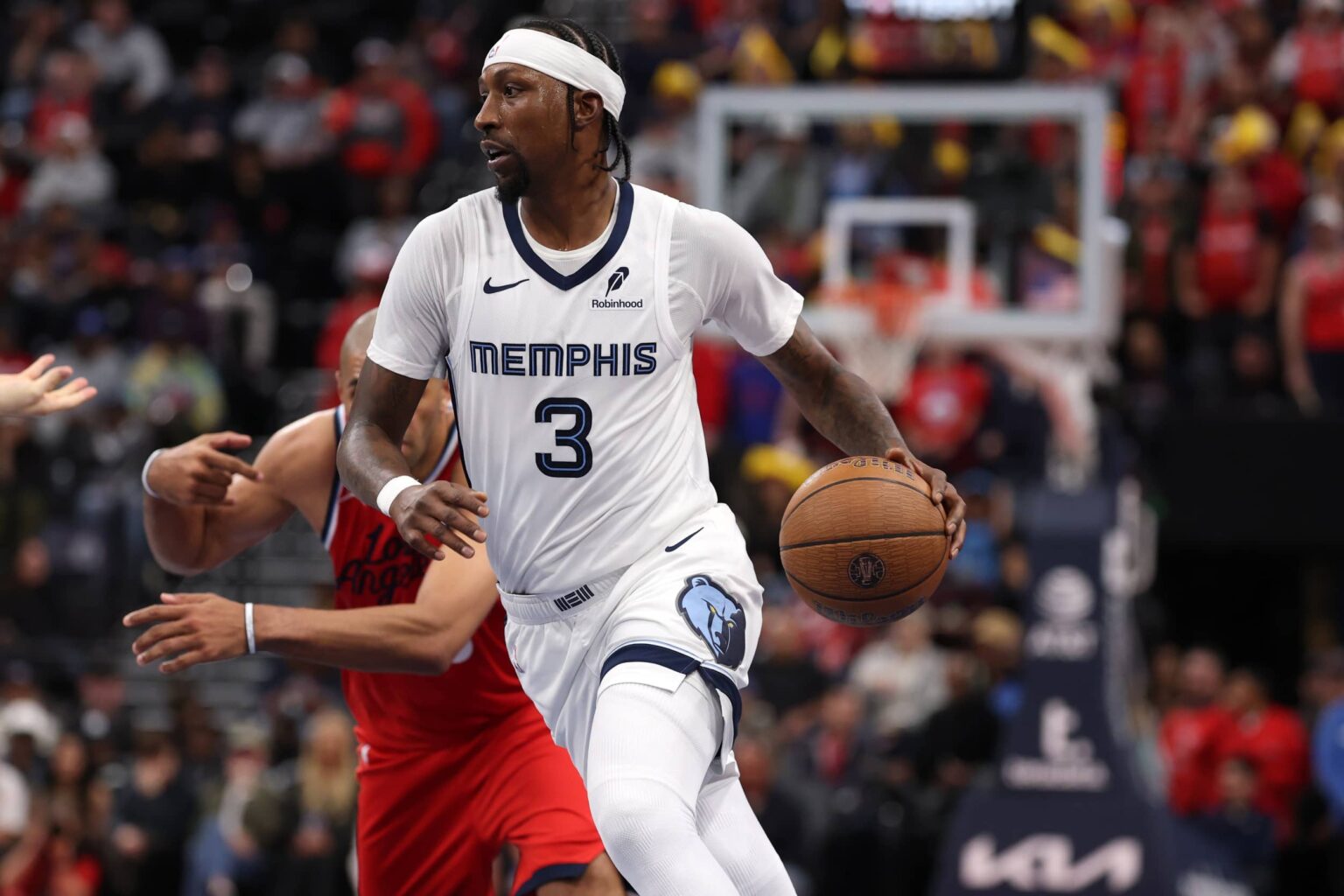 Nov 28, 2025; Inglewood, California, USA; Memphis Grizzlies guard Kentavious Caldwell-Pope (3) drives to the basket during the fourth quarter against the Los Angeles Clippers at Intuit Dome. Mandatory Credit: Kiyoshi Mio-Imagn Images