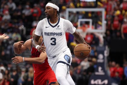 Nov 28, 2025; Inglewood, California, USA; Memphis Grizzlies guard Kentavious Caldwell-Pope (3) drives to the basket during the fourth quarter against the Los Angeles Clippers at Intuit Dome. Mandatory Credit: Kiyoshi Mio-Imagn Images