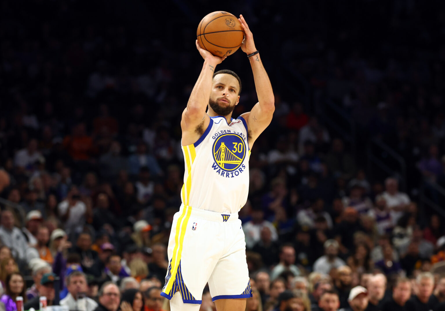 Dec 18, 2025; Phoenix, Arizona, USA; Golden State Warriors guard Stephen Curry (30) against the Phoenix Suns in the first half at Mortgage Matchup Center. Mandatory Credit: Mark J. Rebilas-Imagn Images