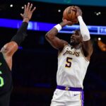 Los Angeles, California, USA; Los Angeles Lakers center Deandre Ayton (5) shoots against New Orleans Pelicans forward Kevon Looney (55) during the first half at Crypto.com Arena. Mandatory Credit: Gary A. Vasquez-Imagn Images