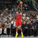 San Antonio, Texas, USA; New Orleans Pelicans forward Herbert Jones (2) shoots in the first half against the San Antonio Spurs at Frost Bank Center. Mandatory Credit: Daniel Dunn-Imagn Images