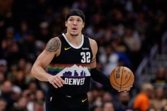 Jan 17, 2026; Denver, Colorado, USA; Denver Nuggets forward Aaron Gordon (32) dribbles the ball up court in the first quarter against the Washington Wizards at Ball Arena. Mandatory Credit: Isaiah J. Downing-Imagn Images