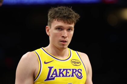 Los Angeles Lakers forward Dalton Knecht (4) against the Phoenix Suns at Mortgage Matchup Center.