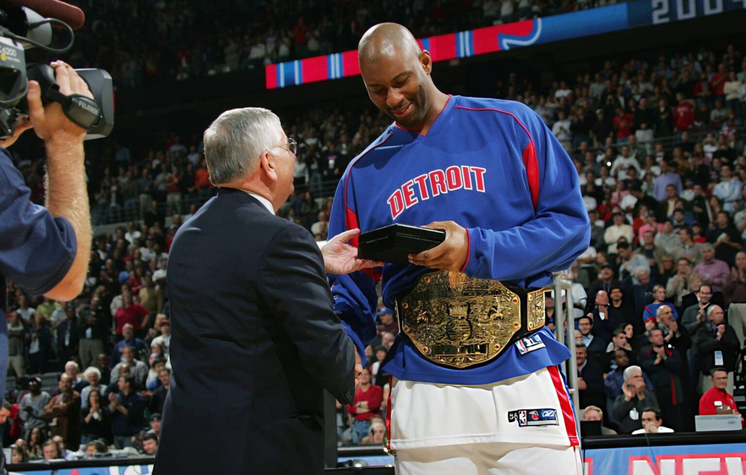 NOVEMBER 2: Elden Campbell #41 of the Detroit Pistons gets congratulated by NBA Commissioner David Stern during the championship ring ceremony prior to facing the Houston Rockets on November 2, 2004 at the Palace at Auburn Hills in Detroit, Michigan. Photo by Jesse D. Garrabrant/NBAE via Getty Images