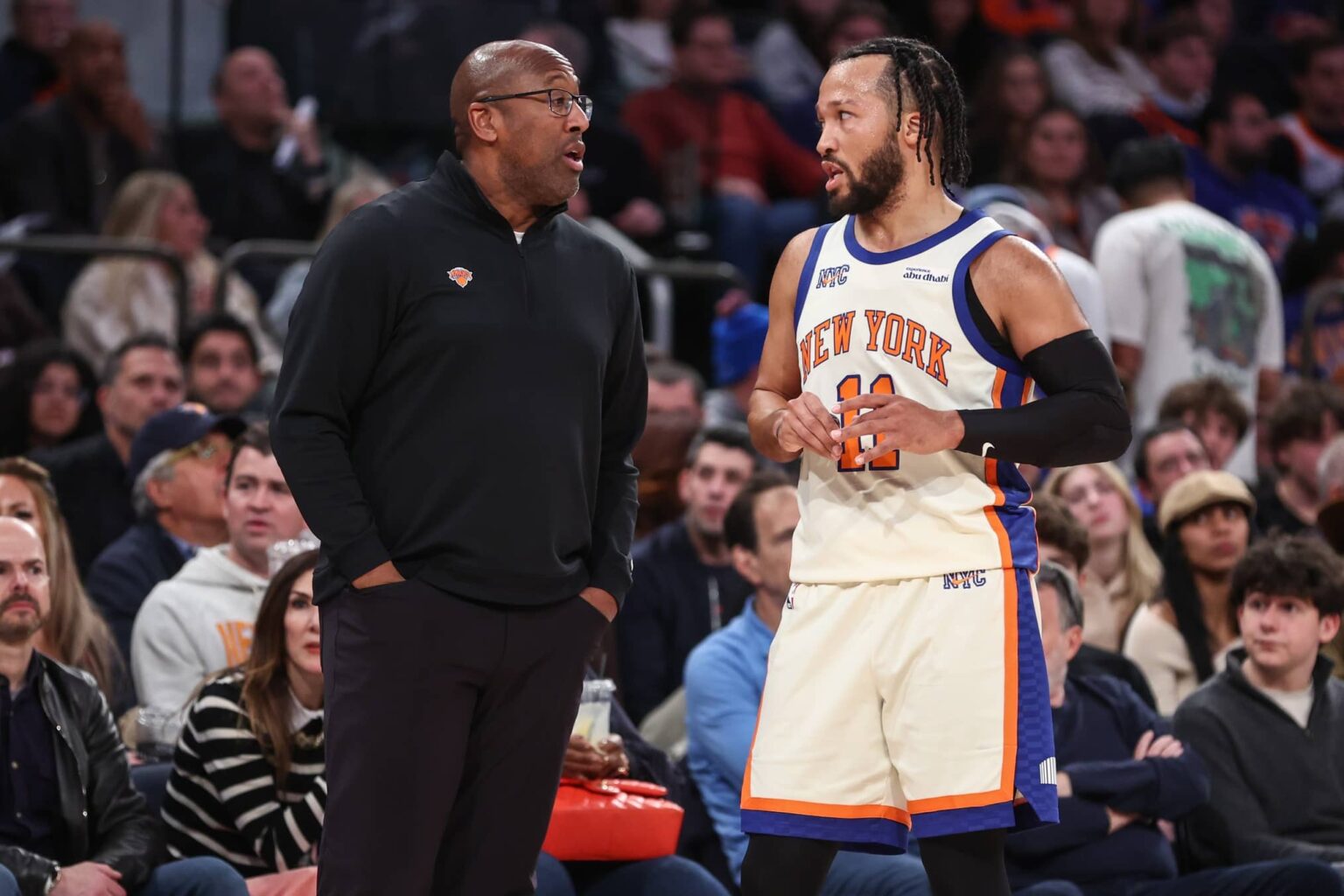 Jan 3, 2026; New York, New York, USA; New York Knicks head coach Mike Brown talks with guard Jalen Brunson (11) in the third quarter against the Philadelphia 76ers at Madison Square Garden. Mandatory Credit: Wendell Cruz-Imagn Images