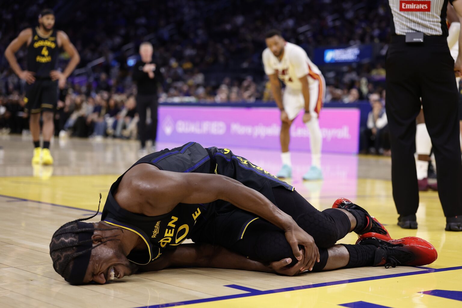 Jan 19, 2026; San Francisco, California, USA; Golden State Warriors forward Jimmy Butler III (10) holds his right knee as he goes down with an injury during the third quarter against the Miami Heat at Chase Center. Mandatory Credit: Kelley L Cox-Imagn Images