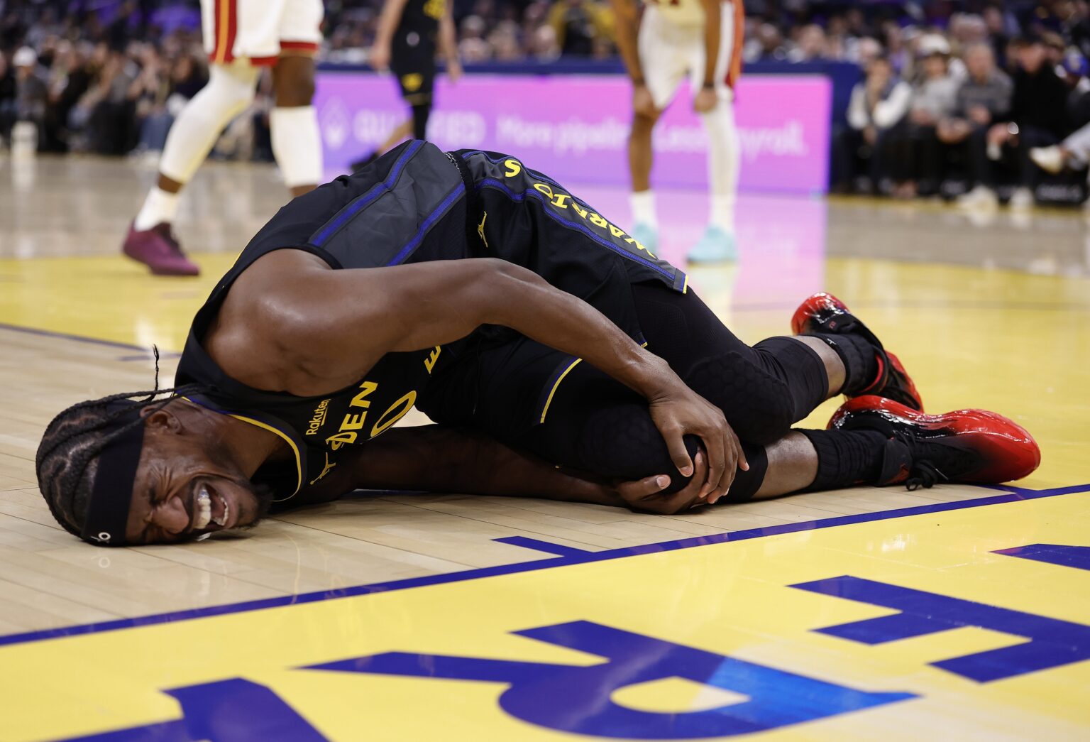 Jan 19, 2026; San Francisco, California, USA; Golden State Warriors forward Jimmy Butler III (10) holds his right knee as he goes down with an injury during the third quarter against the Miami Heat at Chase Center. Mandatory Credit: Kelley L Cox-Imagn Images