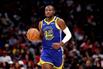 Golden State Warriors forward Jonathan Kuminga (00) handles the ball against the Houston Rockets during the second quarter at Toyota Center.