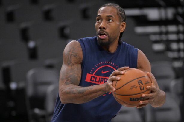 Los Angeles Clippers forward Kawhi Leonard (2) warms up prior to the game against the Sacramento Kings at Intuit Dome.