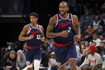 Los Angeles Clippers forward Kawhi Leonard (2) reacts during the second quarter against the Memphis Grizzlies at FedExForum.