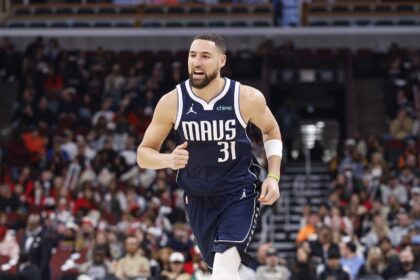 Jan 10, 2026; Chicago, Illinois, USA; Dallas Mavericks guard Klay Thompson (31) runs on the court during the first half at United Center. Mandatory Credit: Kamil Krzaczynski-Imagn Images