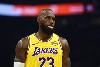 Los Angeles Lakers forward LeBron James (23) against the Phoenix Suns at Mortgage Matchup Center.