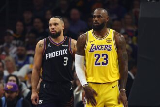 Los Angeles Lakers forward LeBron James (23) against Phoenix Suns forward Dillon Brooks (3) at Mortgage Matchup Center.