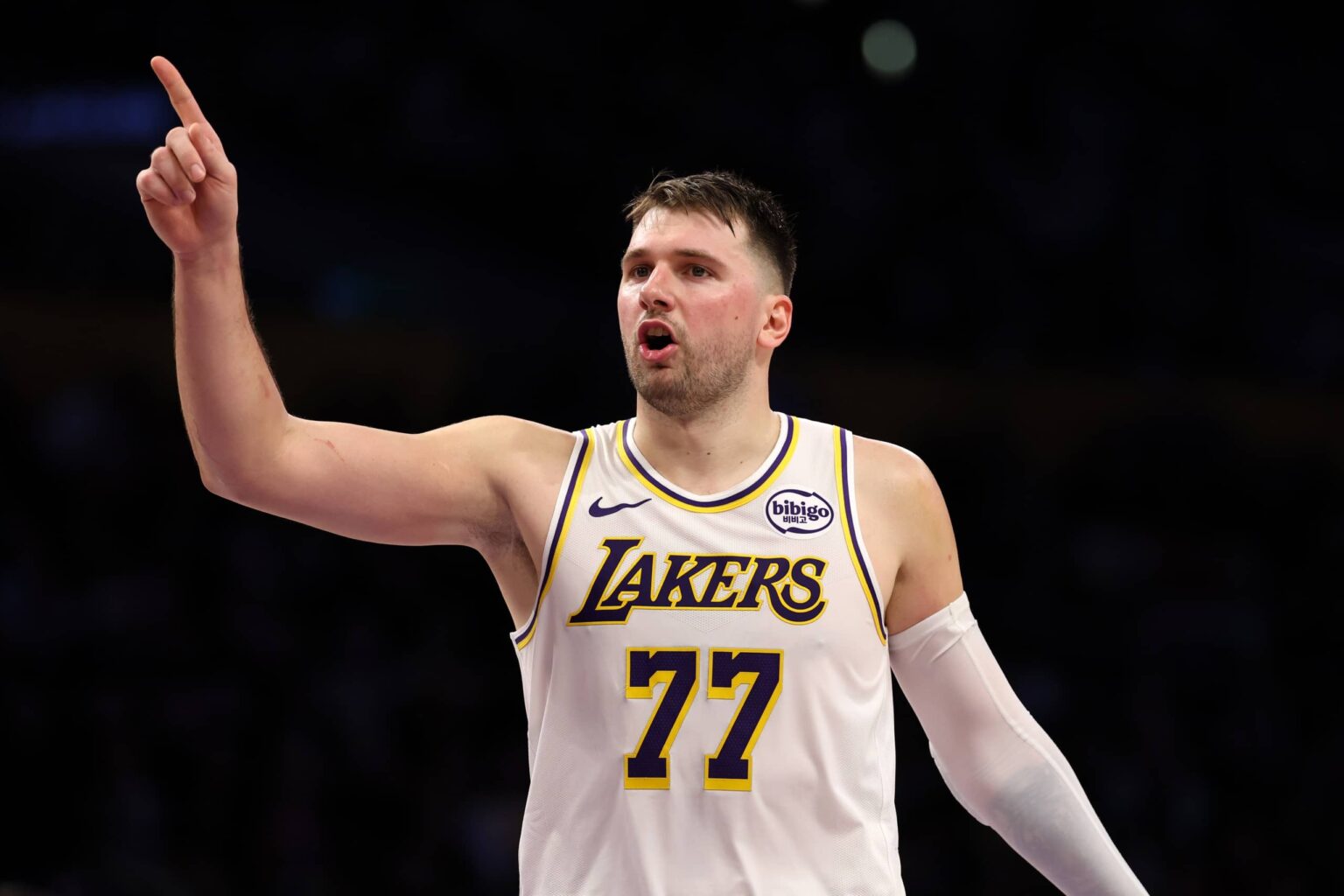 Los Angeles Lakers guard Luka Doncic (77) reacts to a play during the third quarter against the Memphis Grizzlies at Crypto.com Arena.