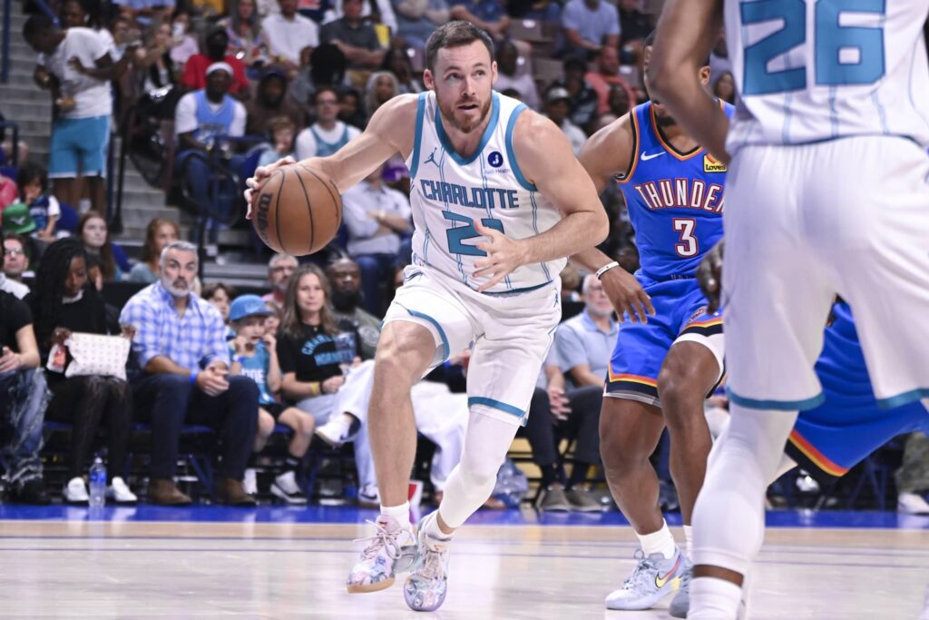 Oct 5, 2025; North Charleston, South Carolina, USA; Pat Charlotte Hornets guard Connaughton (21) drives to the basket in the fourth quarter at North Charleston Coliseum. Mandatory Credit: Arthur Ellis-Imagn Images